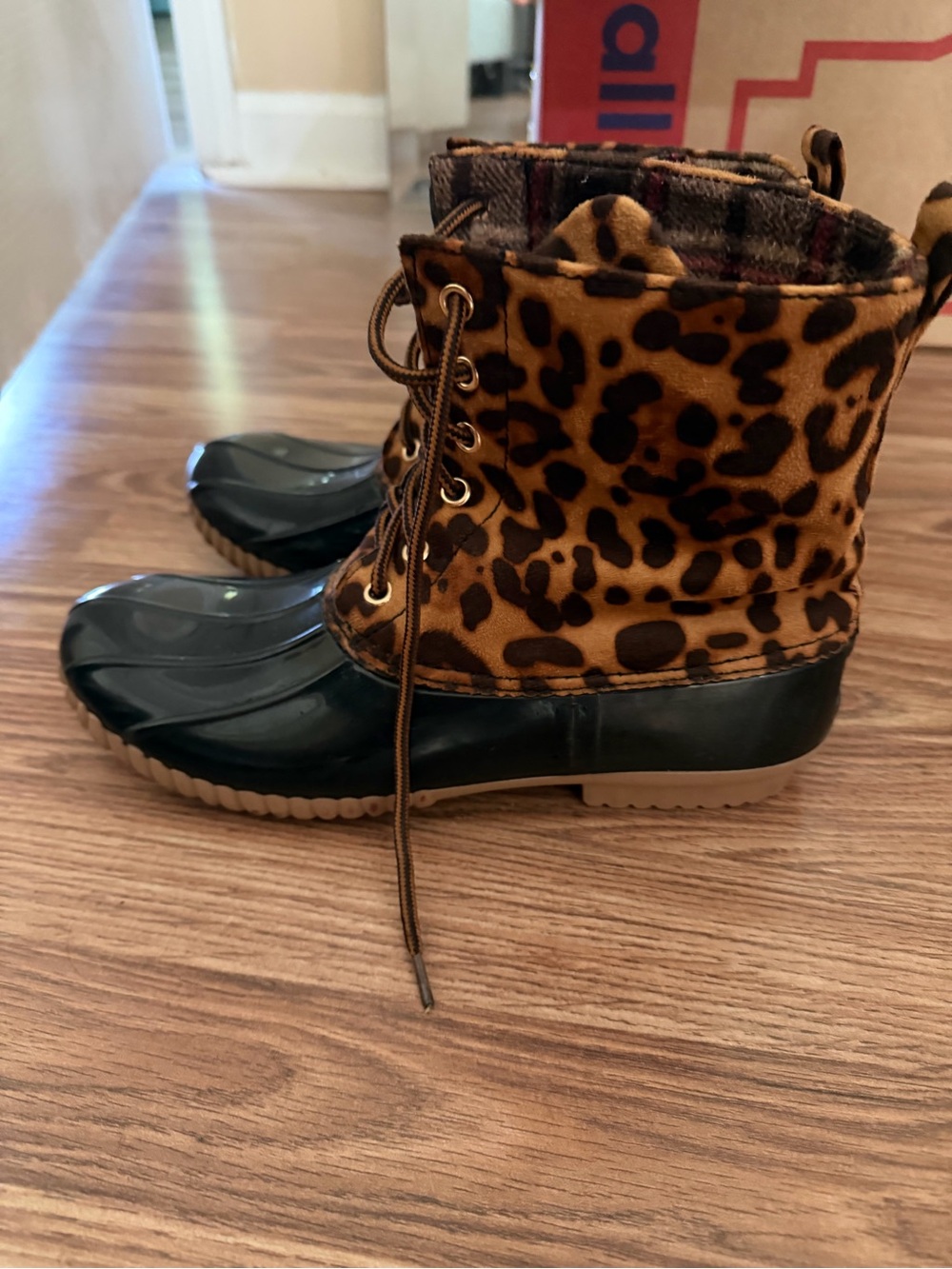 Yoki Leopard Print Lace-Up Waterproof Duck Boots